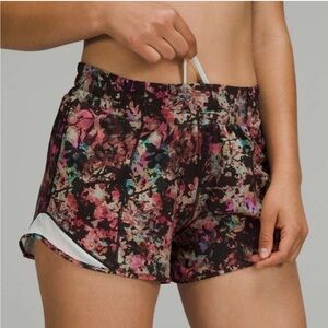 Lululemon Hotty Hot Low Rise Shorts 4” in Stencil Blossom Red Multi / Sheer Blue